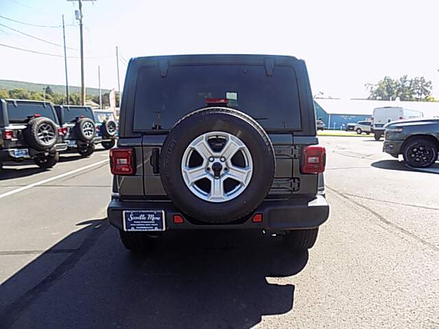  2022 Jeep Wrangler Image: 4