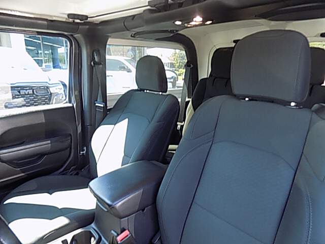  2022 Jeep Wrangler Image: 7