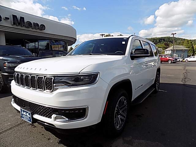  2023 Jeep Wagoneer Image: 0