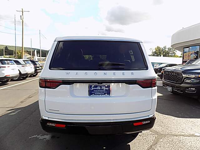  2023 Jeep Wagoneer Image: 4