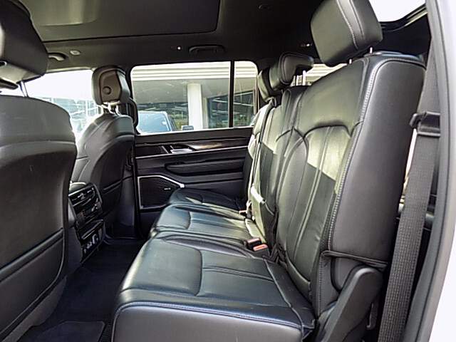  2023 Jeep Wagoneer Image: 7