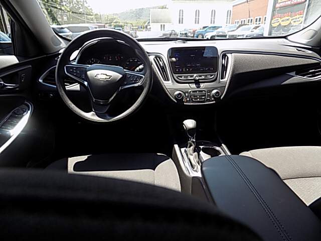  2025 Chevrolet Malibu Image: 9