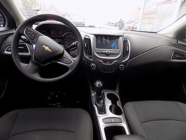  2017 Chevrolet Cruze Image: 9