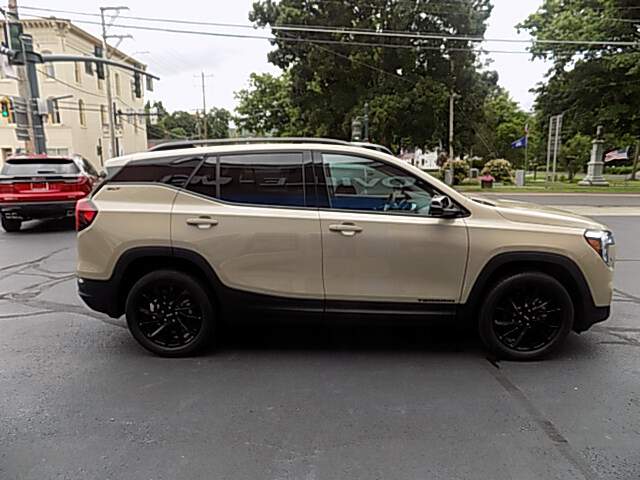  2023 GMC Terrain Image: 3