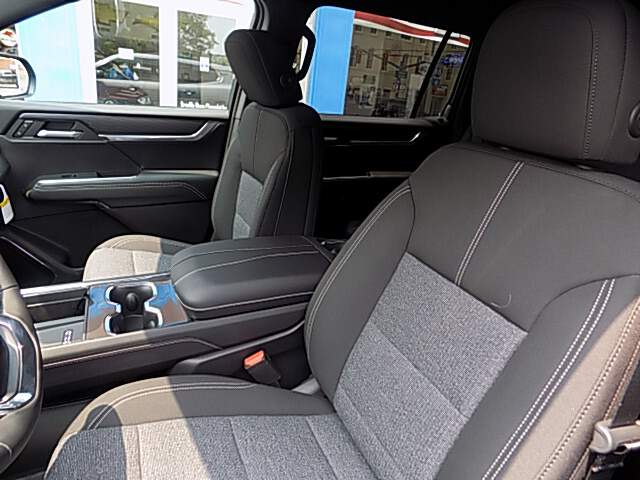  2025 GMC Acadia Image: 9