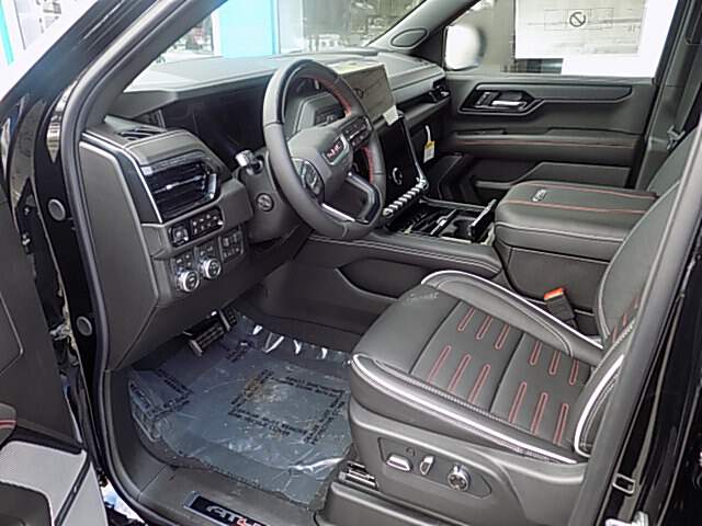  2026 GMC Yukon Image: 4