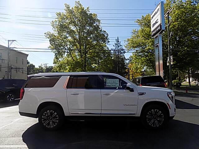  2026 GMC Yukon Image: 3