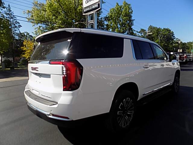  2026 GMC Yukon Image: 4