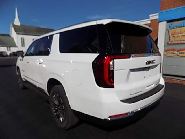  2026 GMC Yukon Image: 6