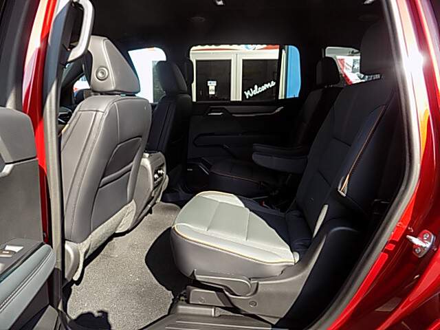  2026 GMC Acadia Image: 8
