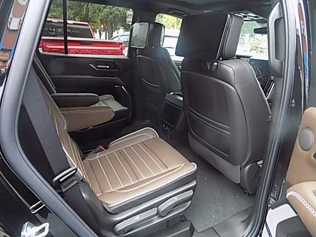  2026 GMC Yukon Image: 4