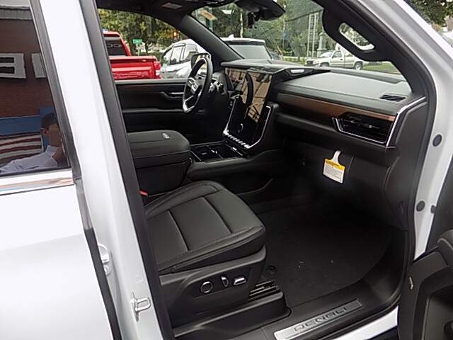  2026 GMC Yukon Image: 5