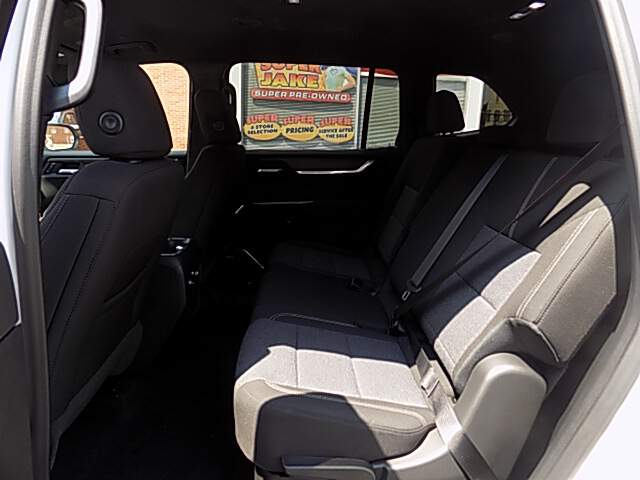  2027 GMC Acadia Image: 9