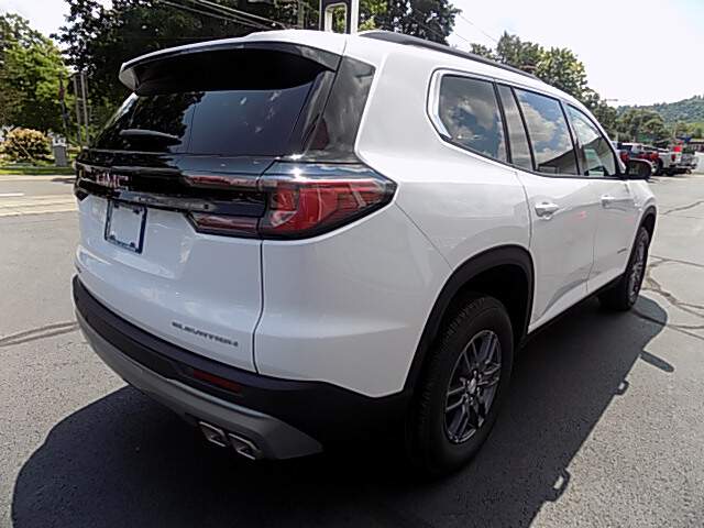  2027 GMC Acadia Image: 4