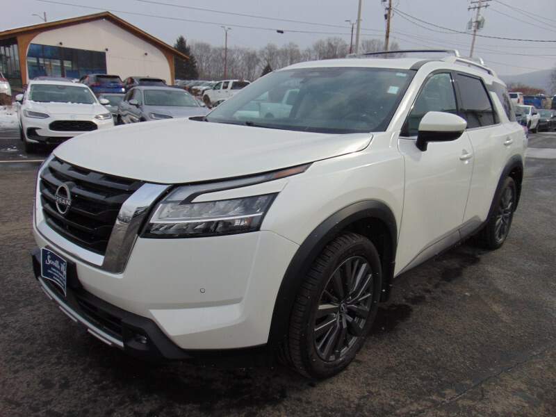  2022 Nissan Pathfinder Image: 0