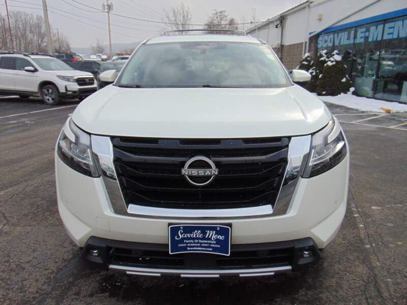  2022 Nissan Pathfinder Image: 1