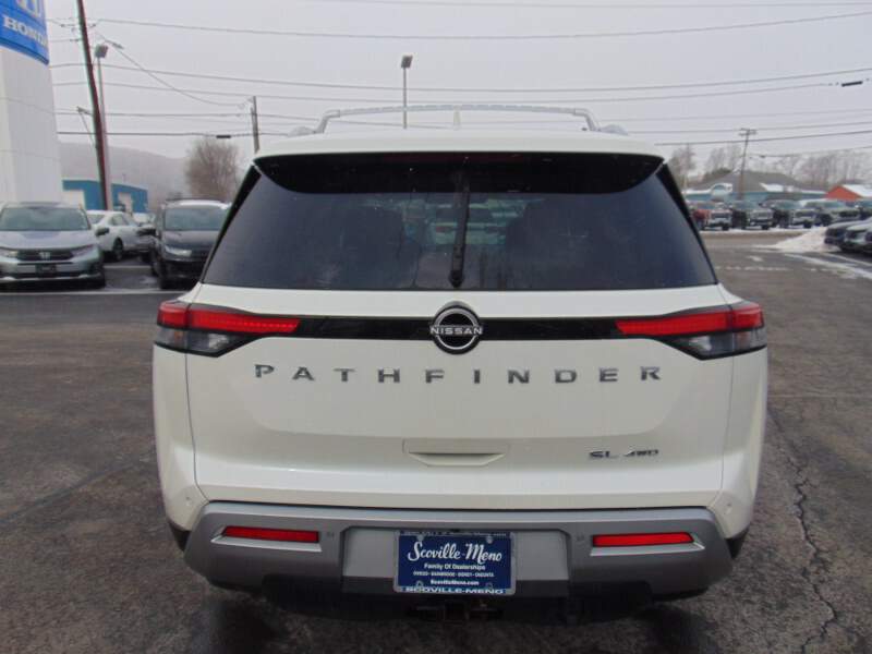  2022 Nissan Pathfinder Image: 5