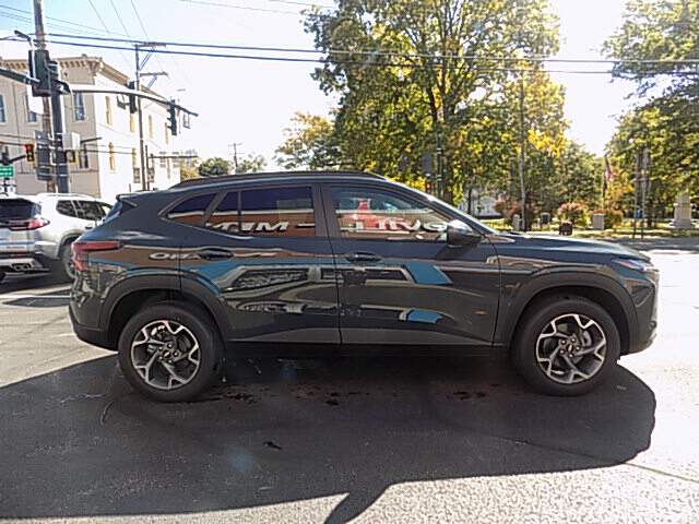  2026 Chevrolet Trax Image: 5