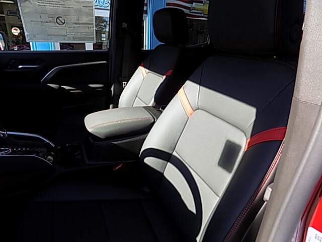  2026 Chevrolet Colorado Image: 11