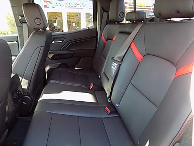  2026 Chevrolet Colorado Image: 8