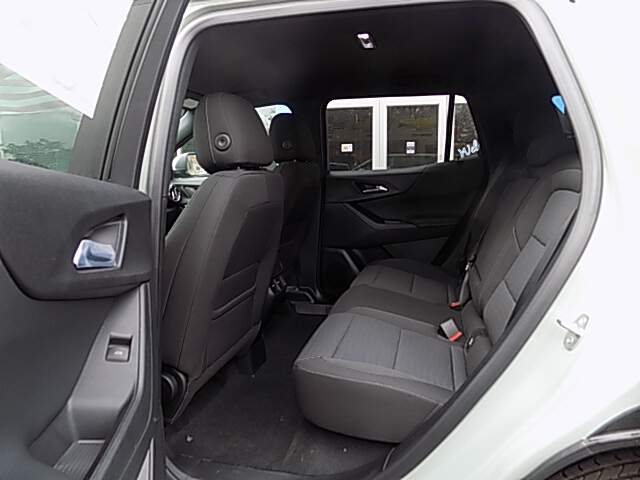  2026 Chevrolet Equinox Image: 9