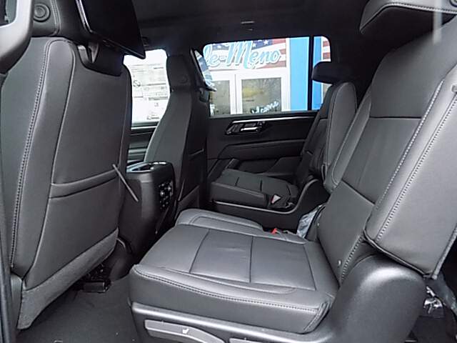  2026 Chevrolet Suburban Image: 9