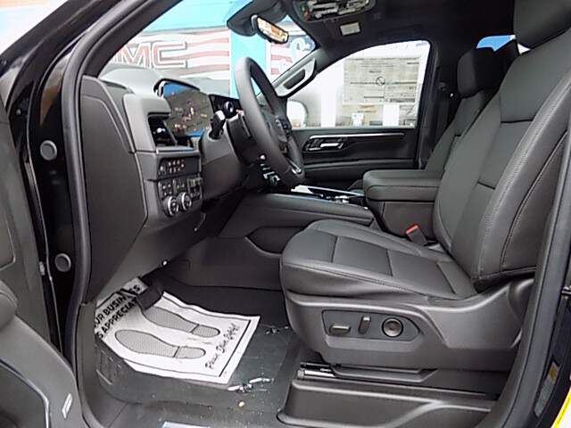  2026 Chevrolet Suburban Image: 12