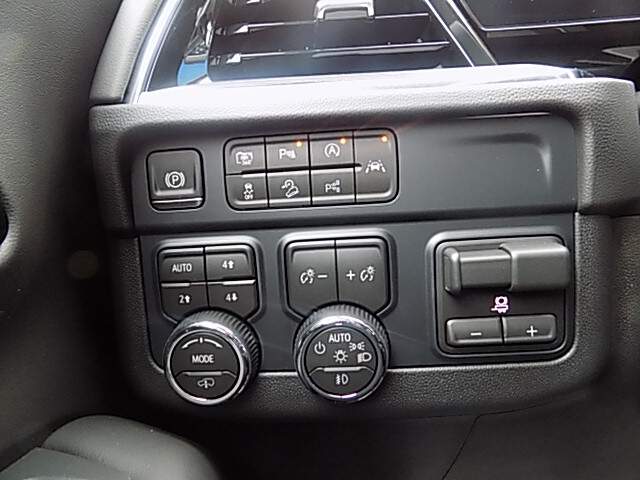  2026 Chevrolet Suburban Image: 15