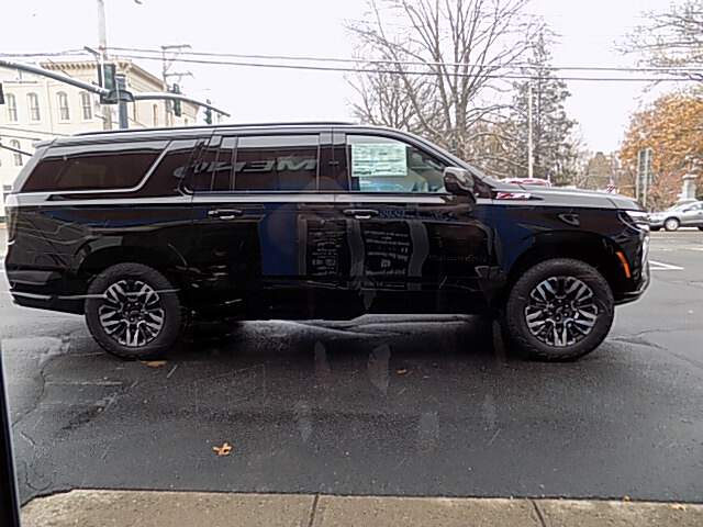  2026 Chevrolet Suburban Image: 5