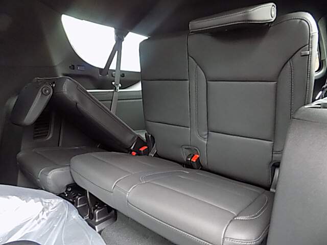  2026 Chevrolet Suburban Image: 8