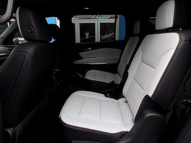  2026 Chevrolet Traverse Image: 9