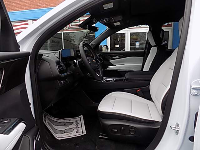  2026 Chevrolet Traverse Image: 11