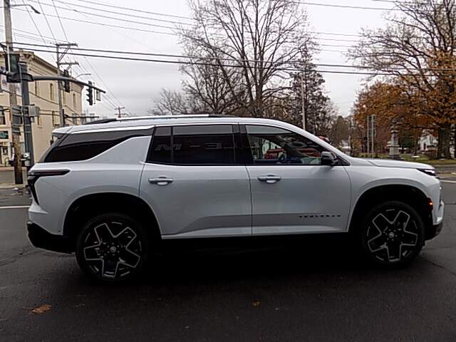 2026 Chevrolet Traverse High Country photo 3