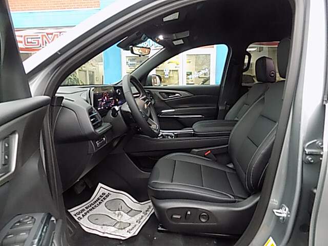  2026 Chevrolet Traverse Image: 11