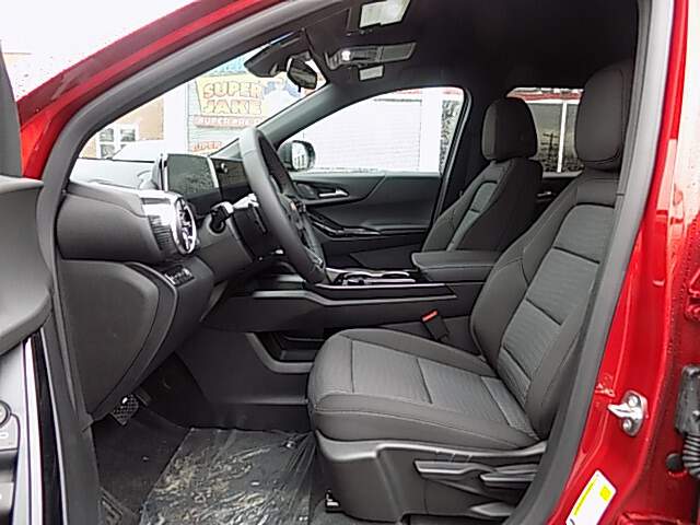  2026 Chevrolet Equinox Image: 8