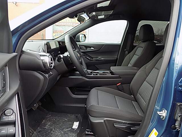  2026 Chevrolet Equinox Image: 8