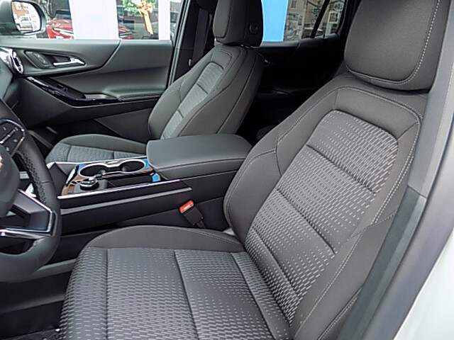  2026 Chevrolet Equinox Image: 9