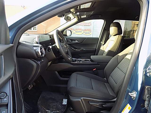  2026 Chevrolet Equinox Image: 8