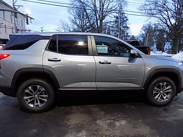  2026 Chevrolet Equinox Image: 5