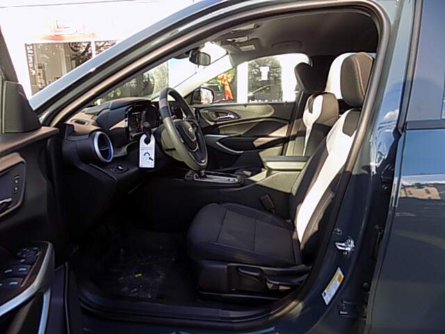  2026 Chevrolet Trax Image: 9