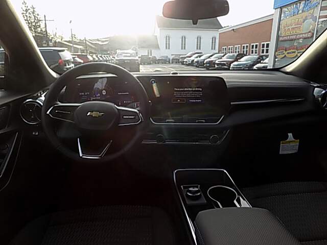  2026 Chevrolet Equinox Image: 9