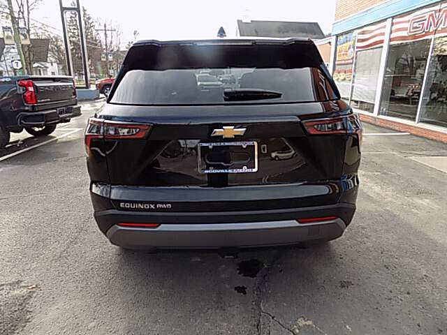  2026 Chevrolet Equinox Image: 3