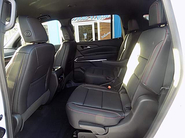  2026 Chevrolet Traverse Image: 9