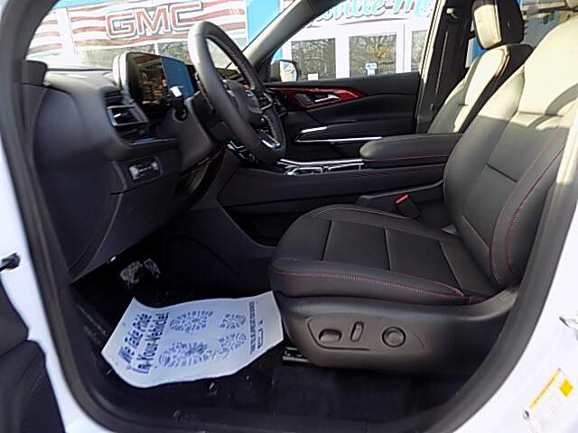  2026 Chevrolet Traverse Image: 11