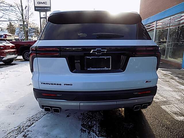  2026 Chevrolet Traverse Image: 3