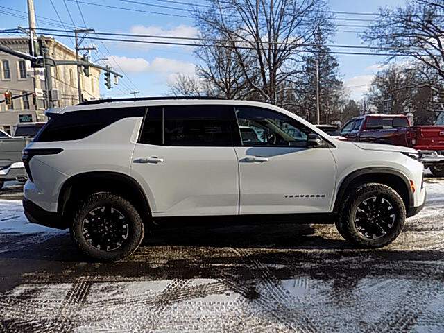  2026 Chevrolet Traverse Image: 5