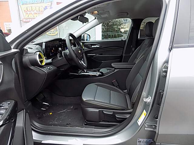  2026 Chevrolet Trax Image: 9