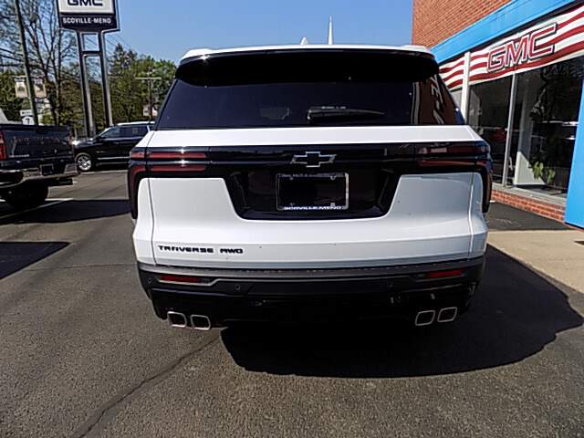  2026 Chevrolet Traverse Image: 3