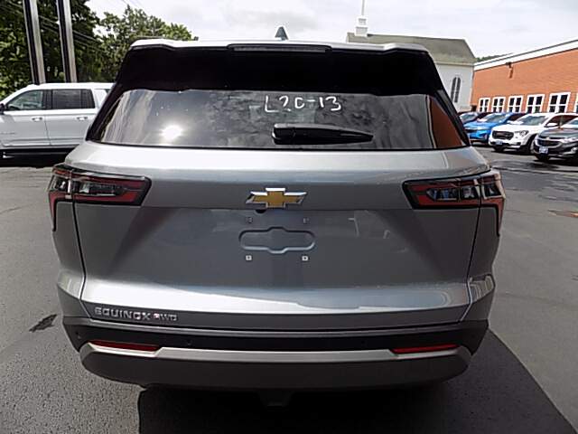  2026 Chevrolet Equinox Image: 5