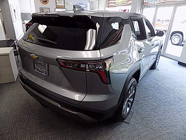 2026 Chevrolet Equinox Image: 3